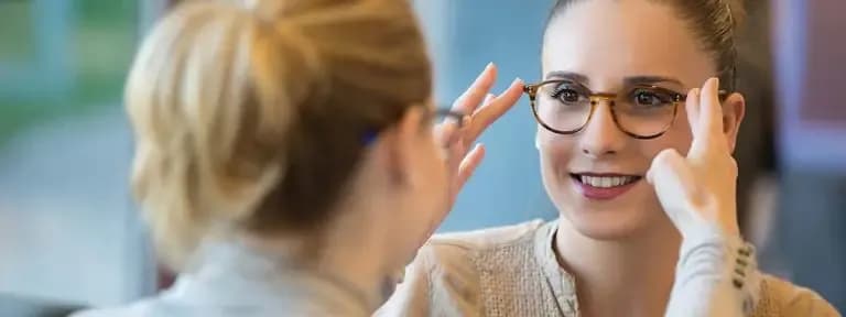 Des lunettes de style choisies avec soin.